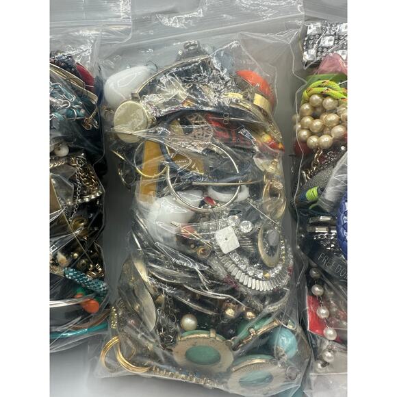 6 lb Lot of Vintage to Modern Junk Jewelry Crafting, Harvest, Repurpose, Repair - Picture 6 of 7